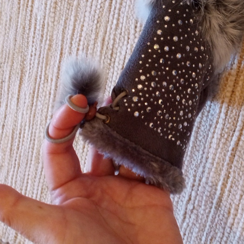 Gloves with vegan fur trim cutout bling gloves - Picture 4 of 6